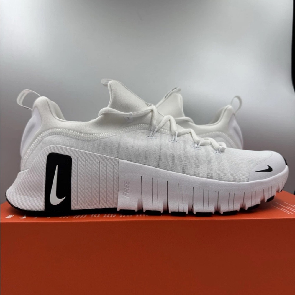 Nike Metcon White and Black Men Running Shoes Sz 9 Nwt